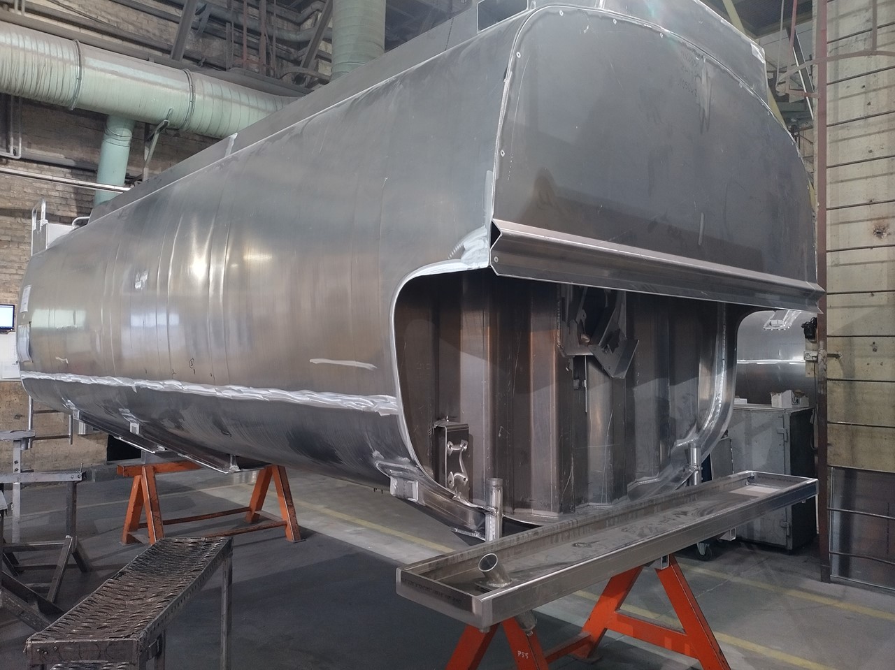 Fully welded tank